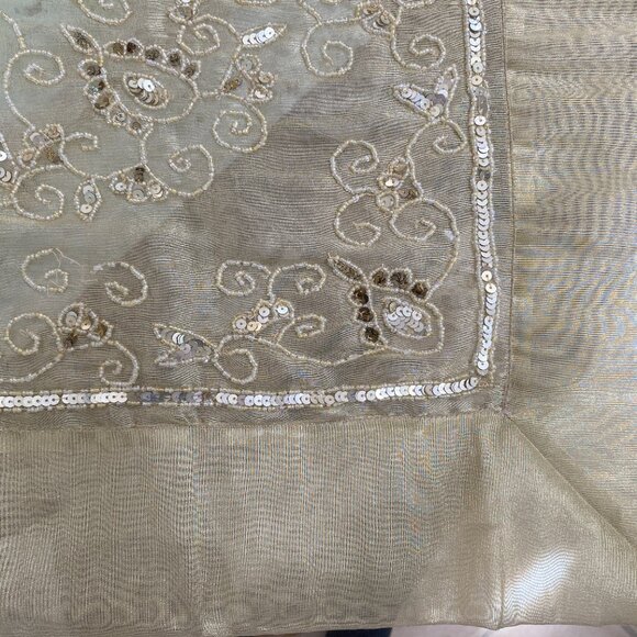 Gold Colored Table Runner / Overlay (Flowers & Cherub Vase Not Included) - Picture 6 of 8